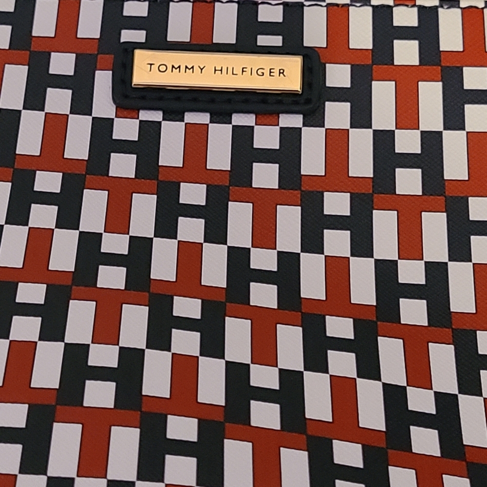 Tommy Hilfiger Large TRAVEL BAG NWT - Picture 5 of 8